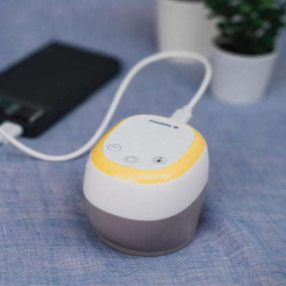 Medela Easy Single Electric Breast Pump |highlighting its built-in rechargeable battery feature